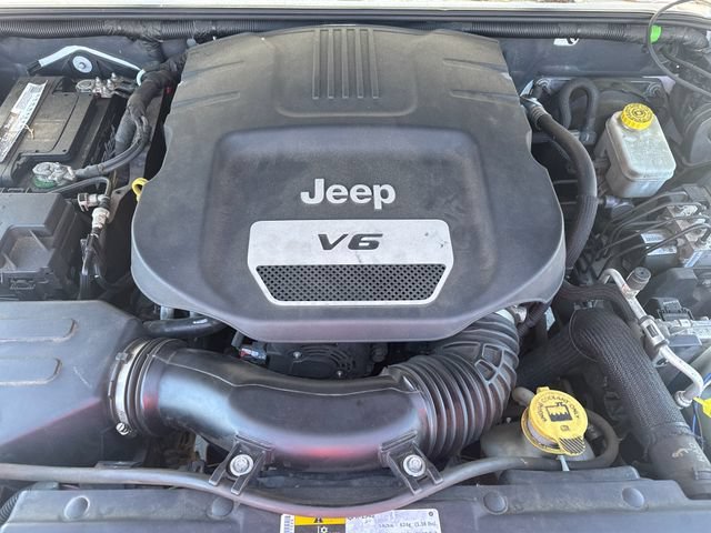 Used 2014 Bright White Clearcoat Jeep Rubicon image 23