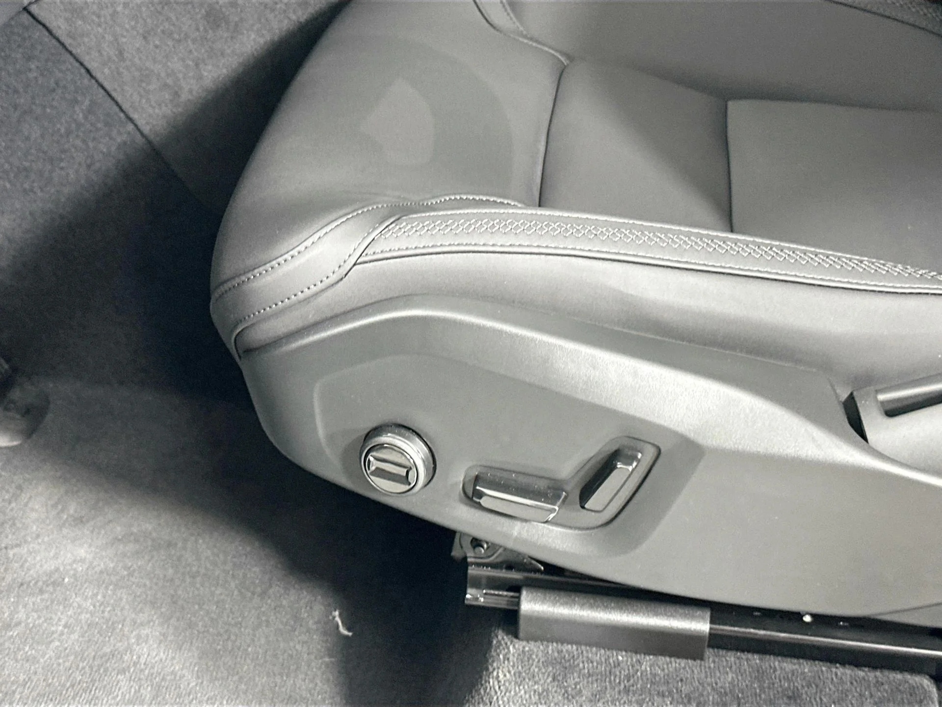 2026 Volvo XC90 Plus - Photo 19