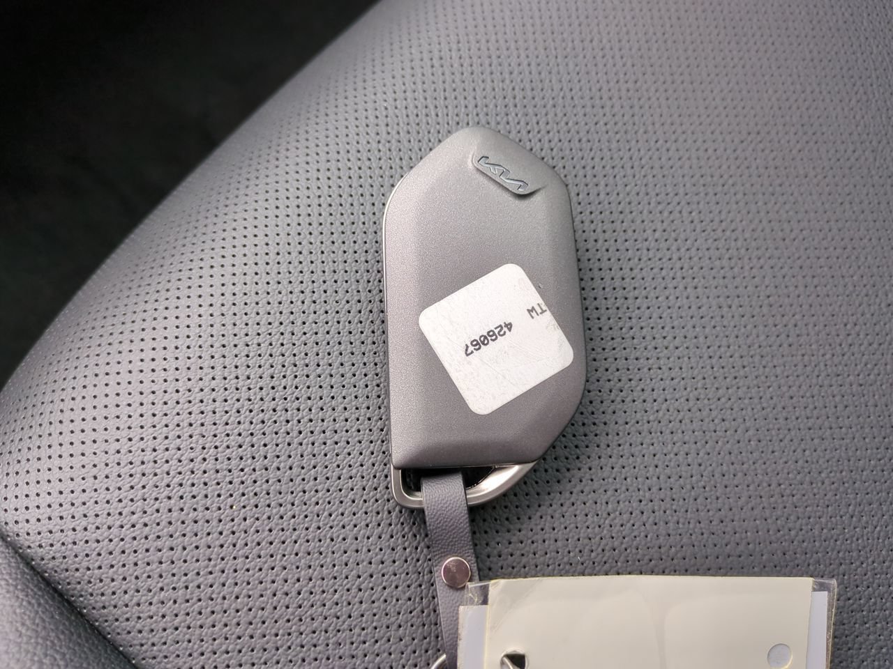 New 2026 Glacial White Pearl Kia EX image 34