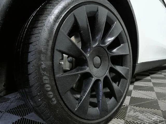 Used 2023  Tesla Long Range image 8