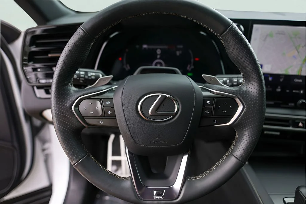 Used 2024 White Lexus 500h F SPORT Performance image 15