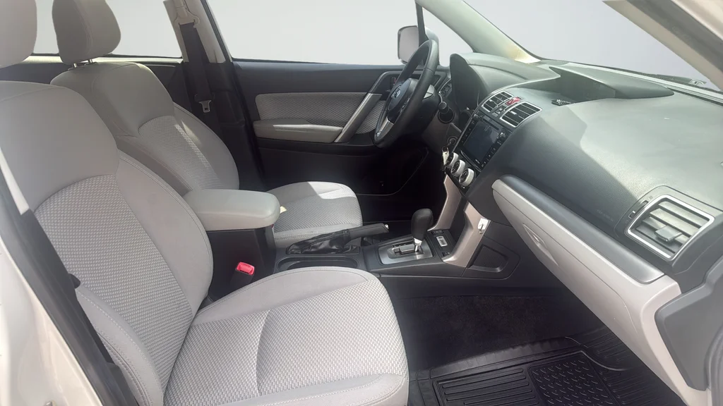 Used 2017 White Subaru 2.5i Premium image 20