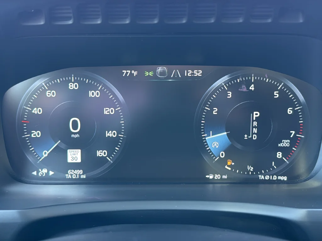 Used 2021 Blue Volvo T6 Momentum image 20