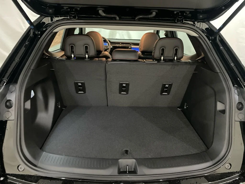 2027 Chevrolet Bolt RS - Photo 7