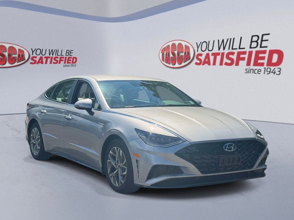Used 2023 Silver Hyundai SEL image 1