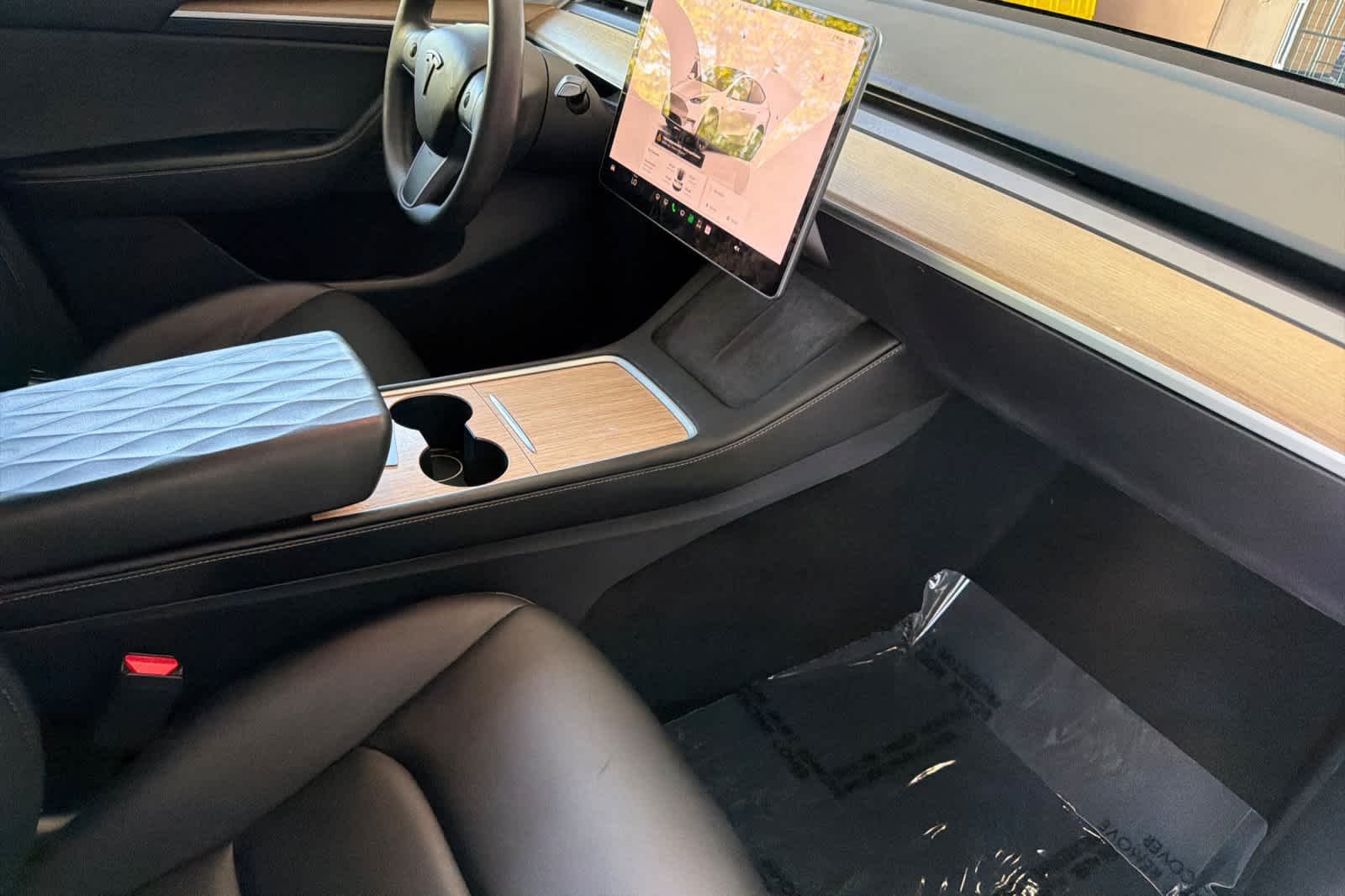 Used 2023 White Tesla  image 18