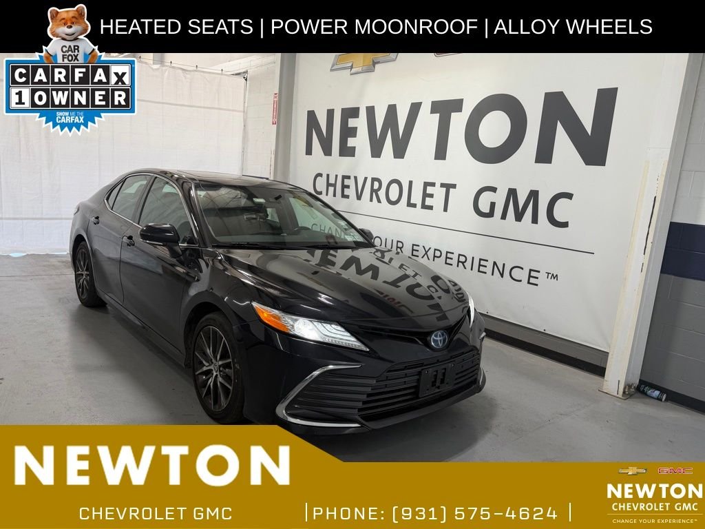 2022 Toyota Camry XLE Hybrid's photo