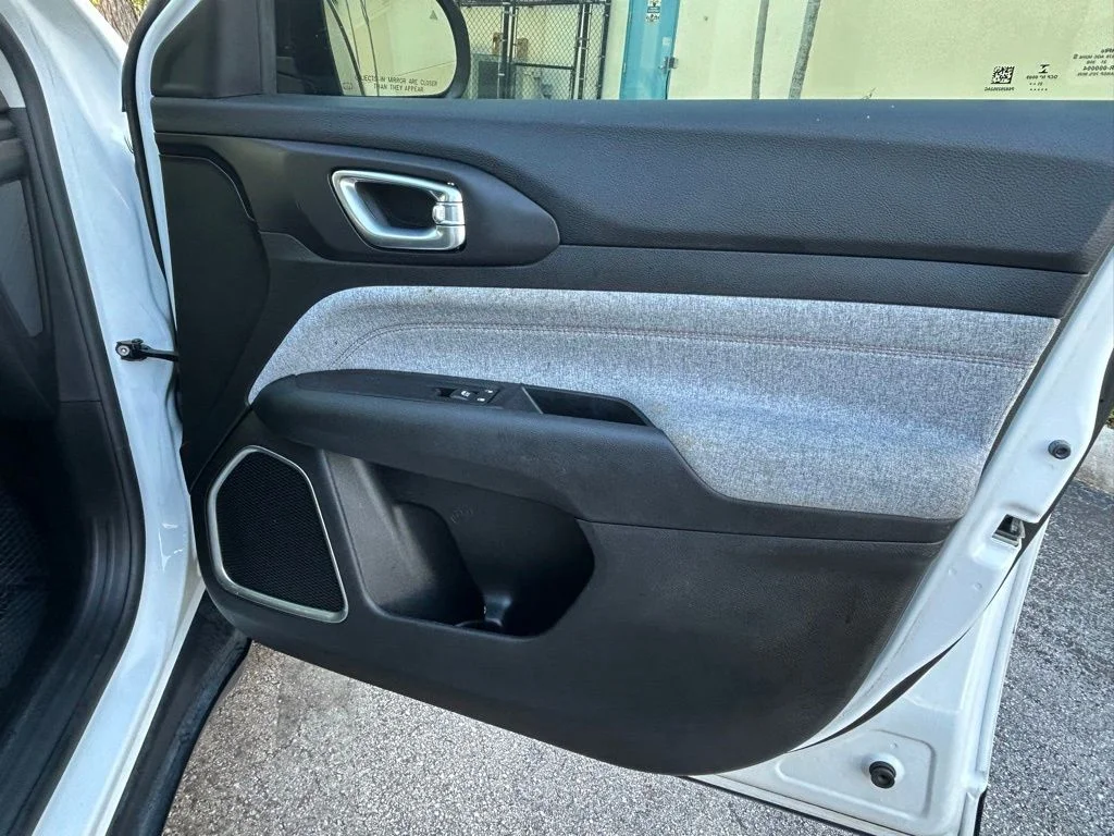 Certified Used 2022 White Jeep Latitude Lux image 29