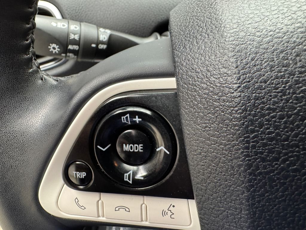 Used 2019 White Toyota Advanced image 13