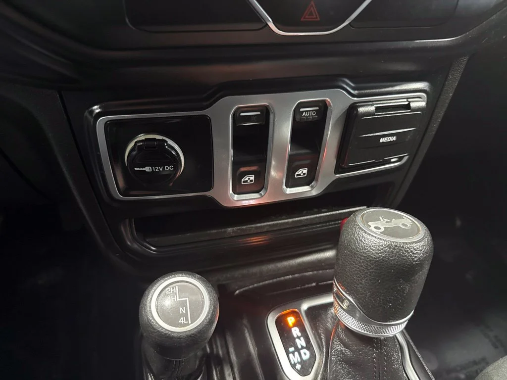 Used 2019 Gray Jeep Sport S image 22