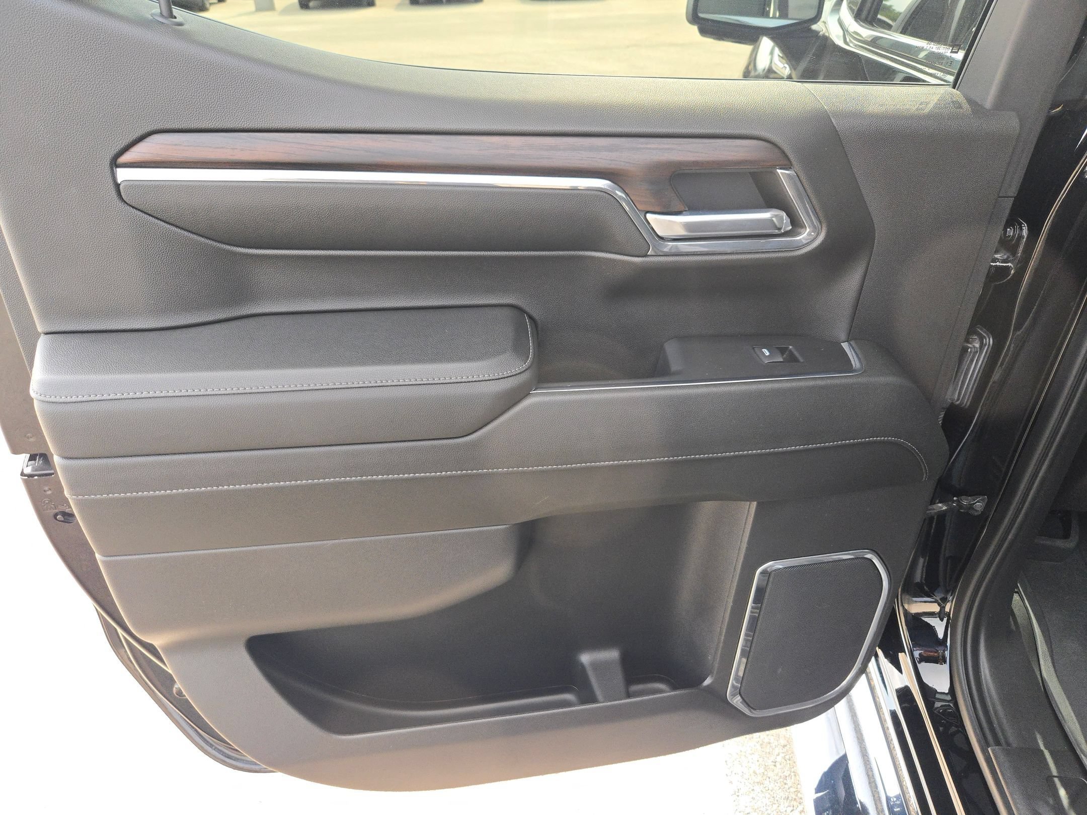 Certified Used 2024 Onyx Black GMC SLT image 14