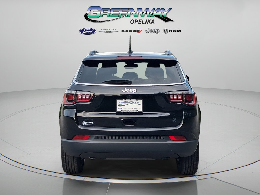 New 2026 Black Jeep Latitude image 4