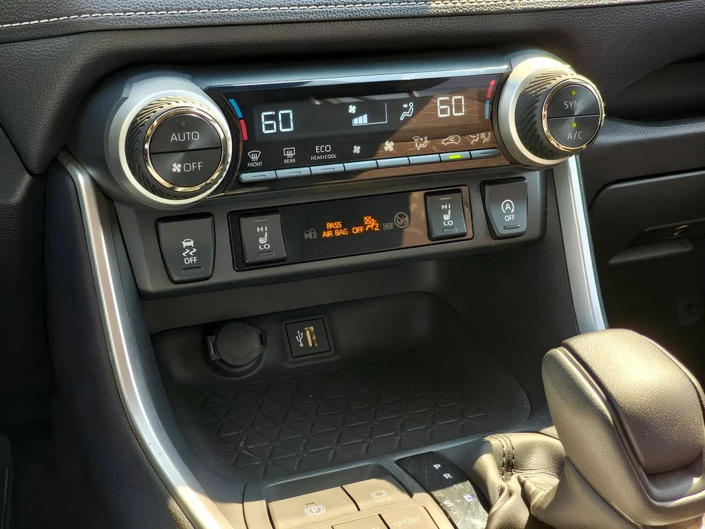 2023 Toyota RAV4 XLE - Photo 21