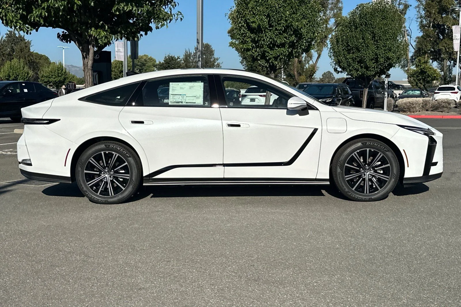 New 2026 Ultra White Lexus ES 350e PREMIUM image 3