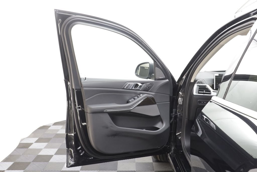 New 2026 Black Sapphire Metallic BMW xDrive40i image 6