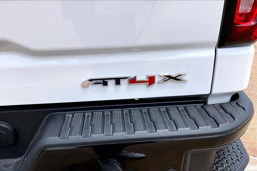 Used 2024 White GMC AT4X image 34
