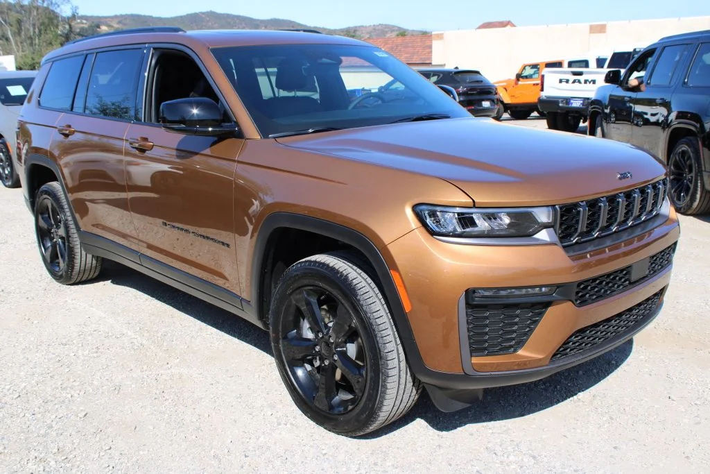 New 2026 Copper Shino Metallic Clear-Coat Exterior Paint Jeep Limited image 3