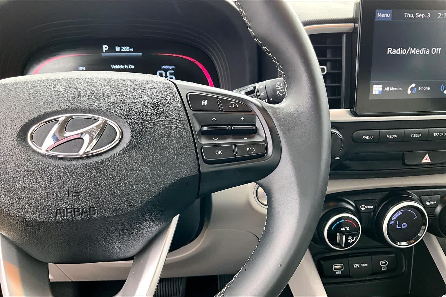2025 Hyundai Venue SEL - Photo 25