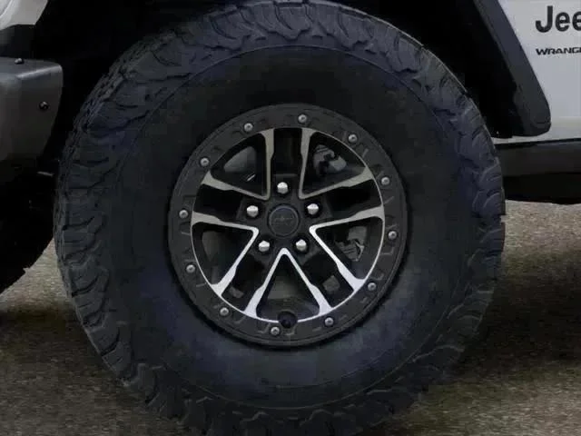 New 2026 Bright White Clear-Coat Exterior Paint Jeep Moab 392 image 4
