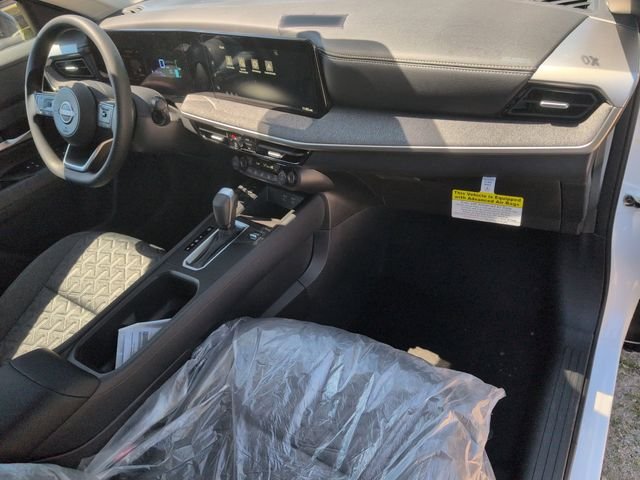 New 2026 Aspen White TriCoat / Super Black Two-tone Nissan SV image 25
