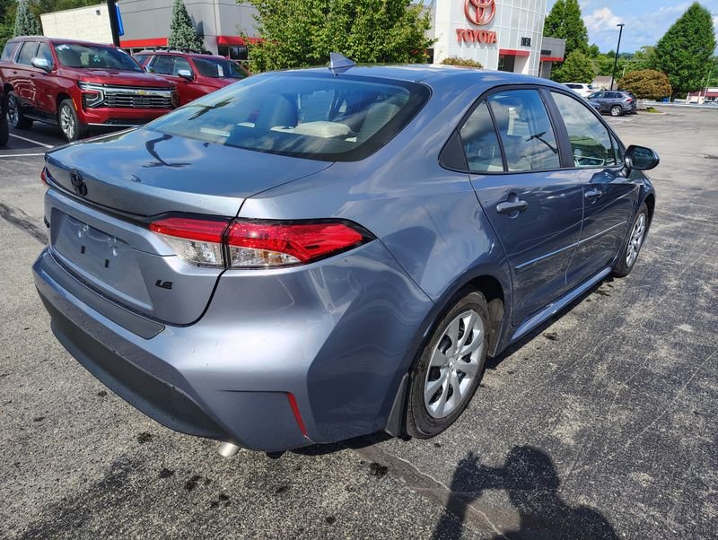 Used 2025  Toyota LE image 4