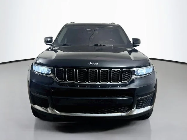 Used 2021 Diamond Black Jeep Limited image 2