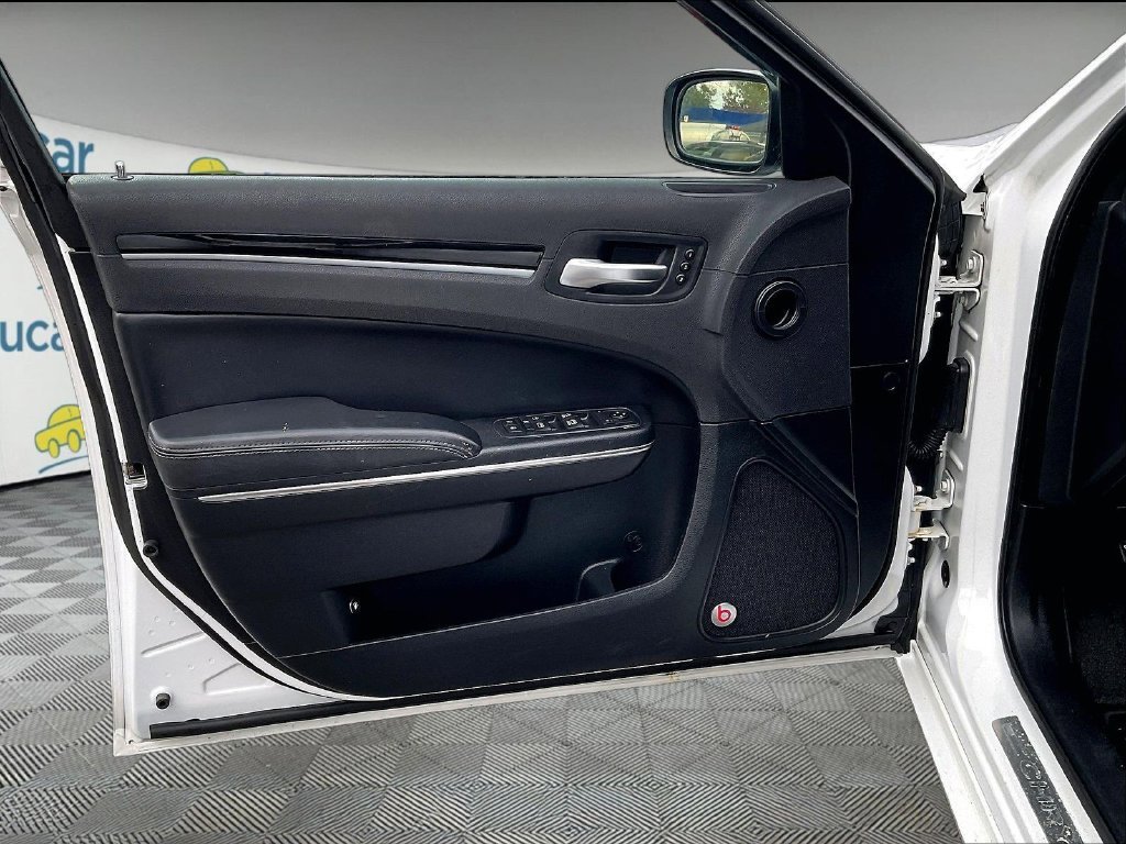 Used 2017 White Chrysler S image 9