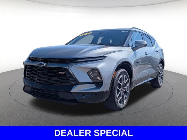 Used 2025 Gray Chevrolet RS image 4