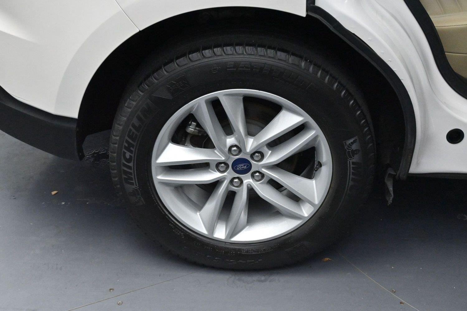 Used 2017 White Platinum Metallic Tri-Coat Ford SEL image 31