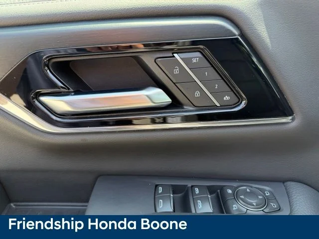Used 2025 Silver GMC Denali image 15