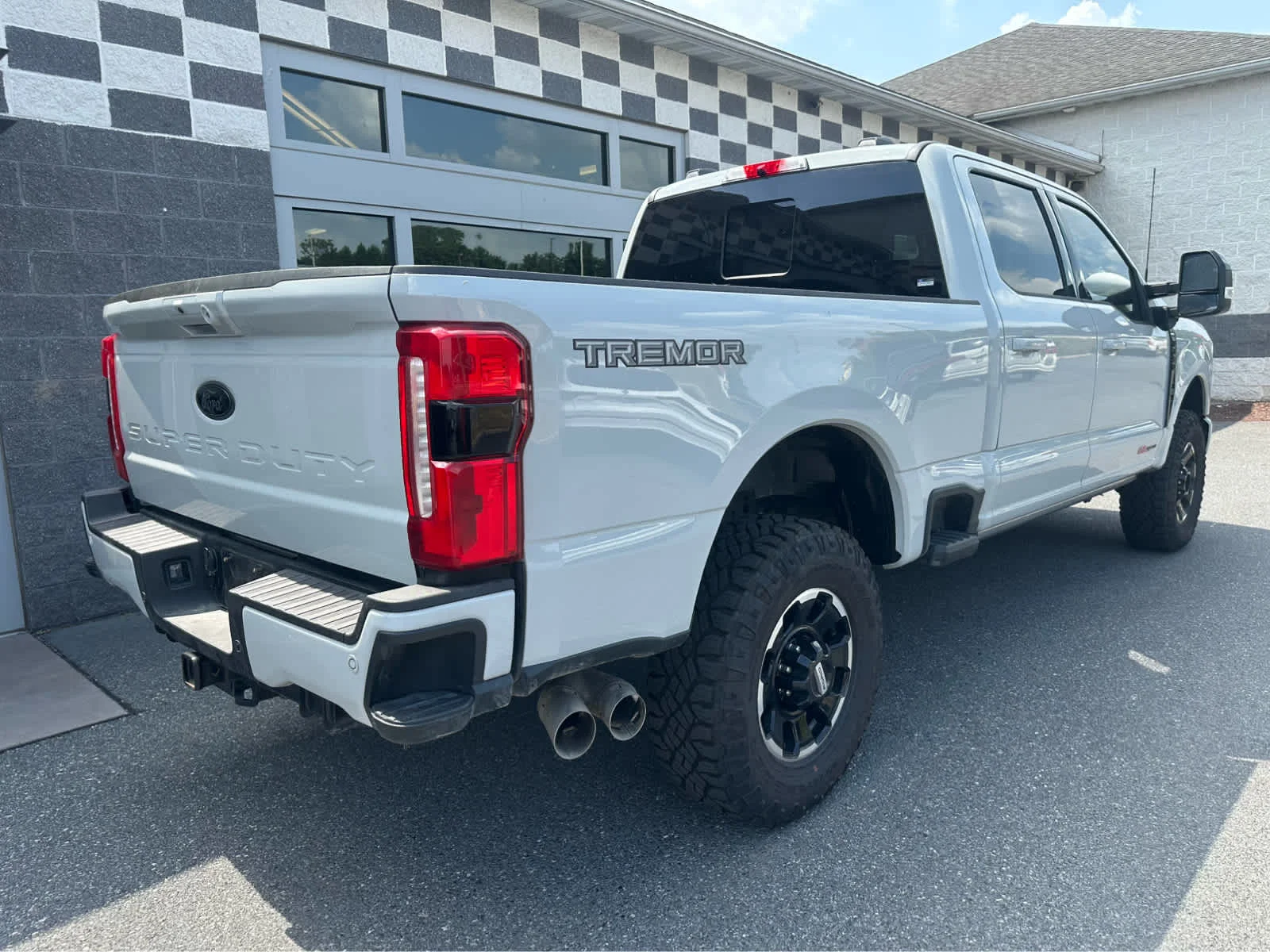 Used 2026 Avalanche Ford LARIAT image 5