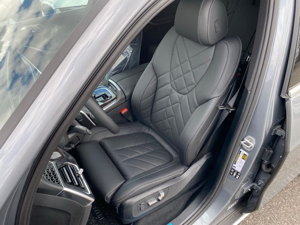 New 2026 Skyscraper Grey Metallic BMW xDrive40i image 11