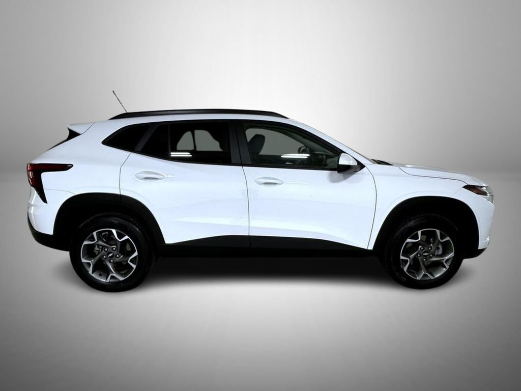 Used 2025 White Chevrolet LT image 4