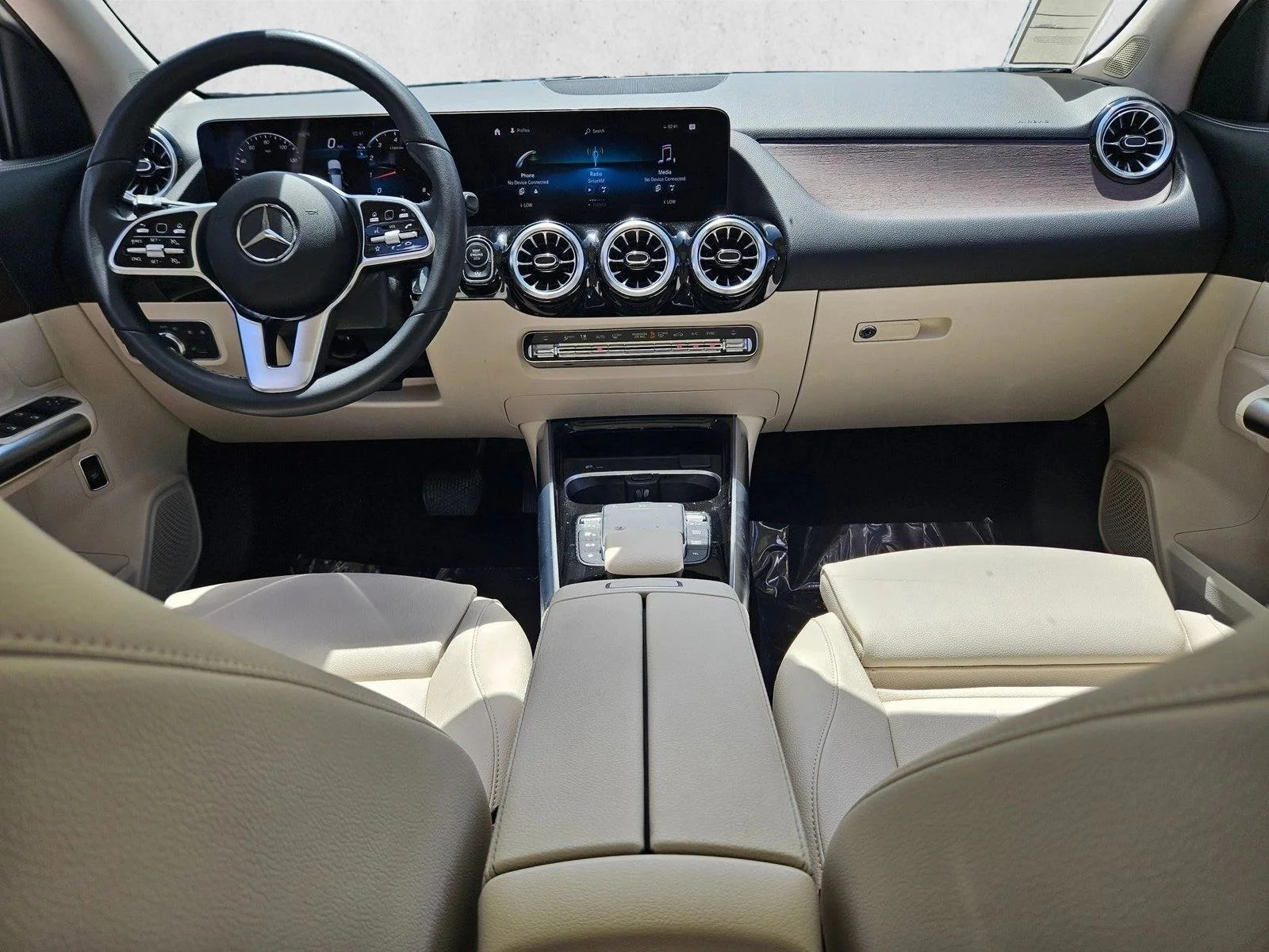 Used 2023 Polar White Mercedes-Benz GLA 250 image 16