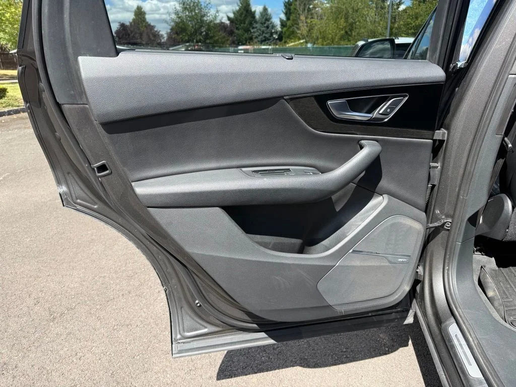 Used 2019 Gray Metallic Audi 55 Prestige image 21