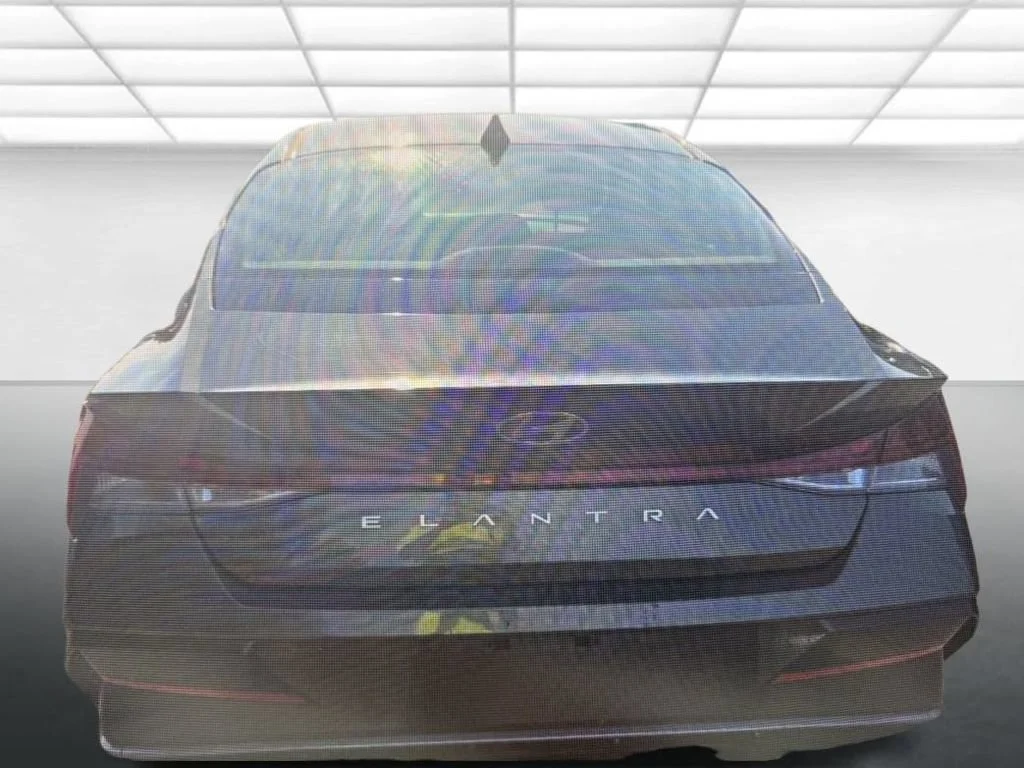 Used 2024  Hyundai SEL image 3