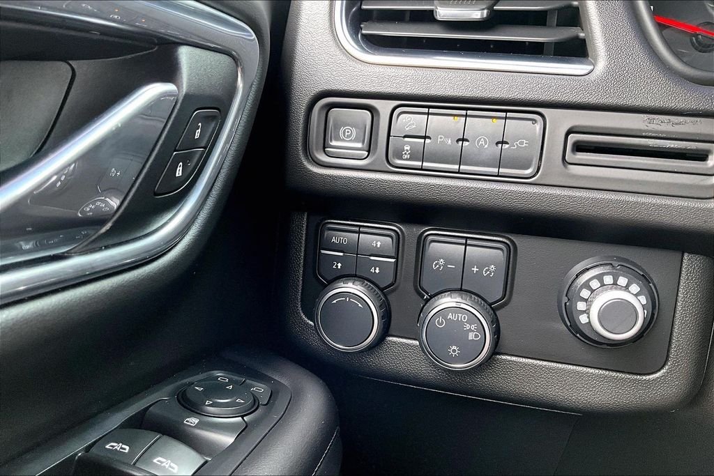 Used 2021 Black Chevrolet Z71 image 24