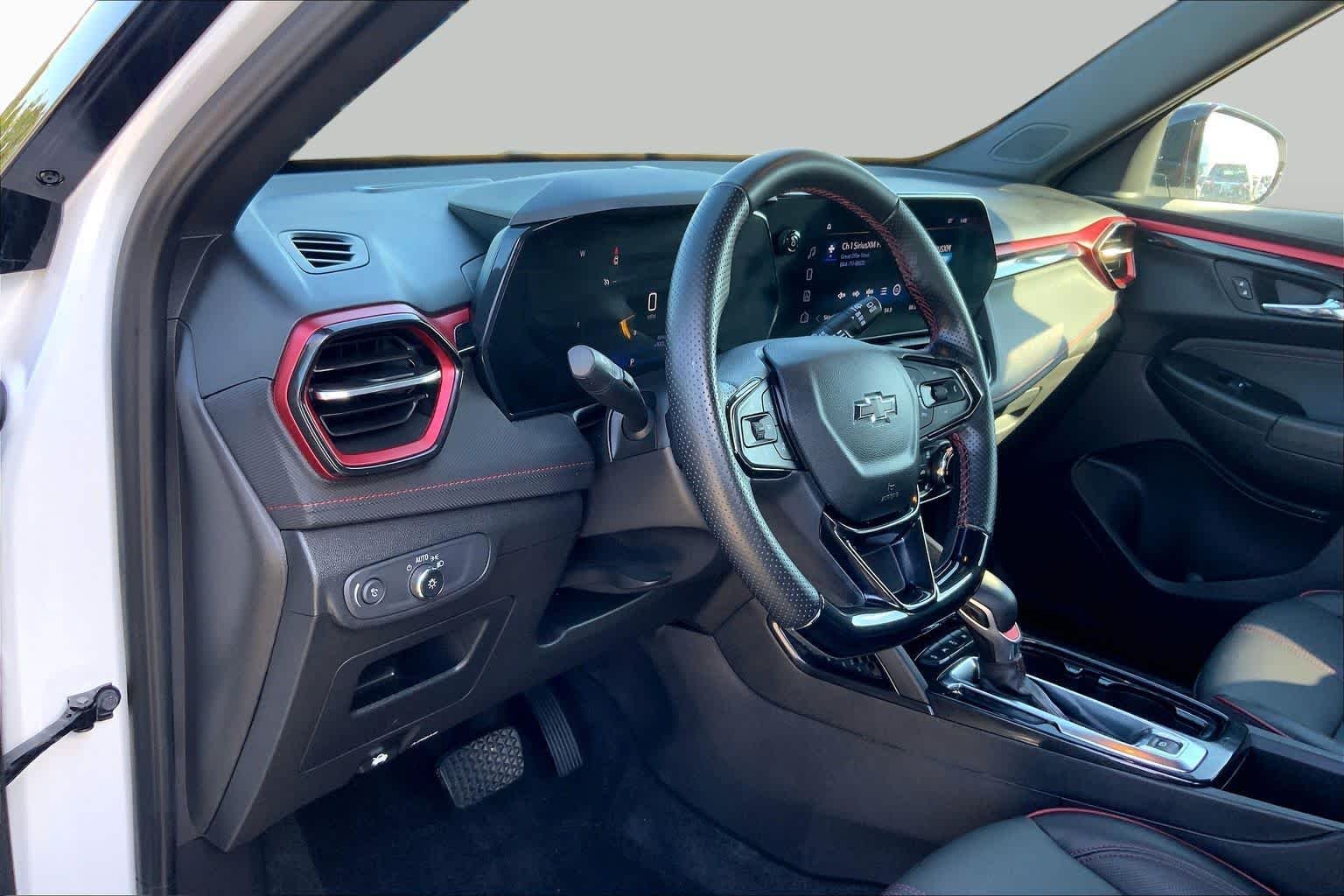 Used 2025 Iridescent Pearl Tricoat Chevrolet RS image 17