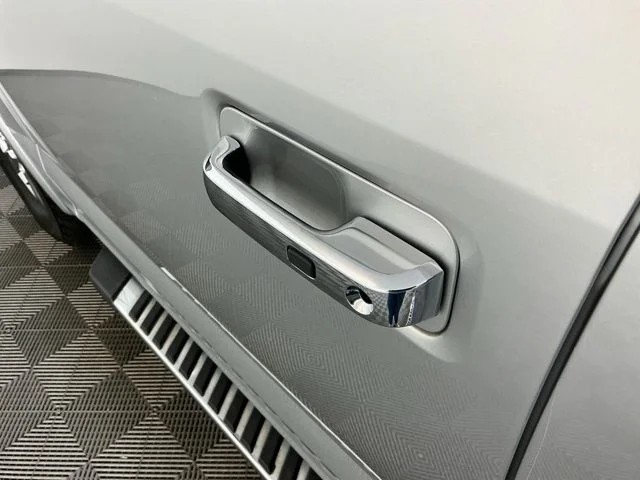 Used 2019 Ingot Silver Metallic Ford Lariat image 11