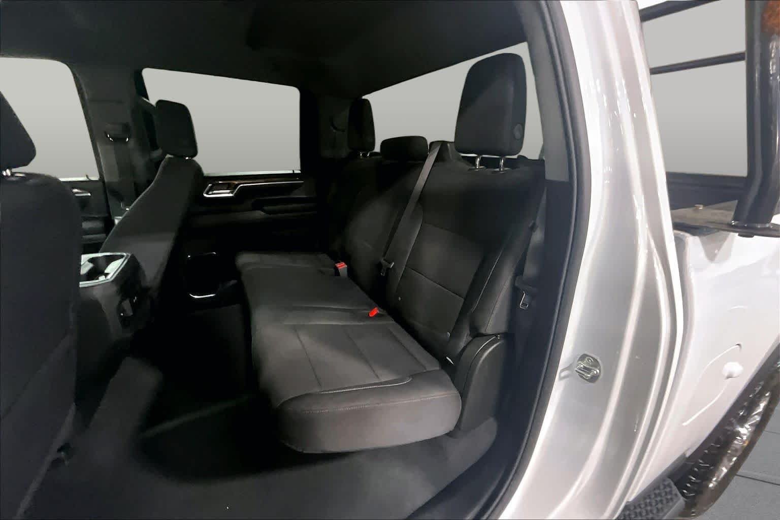 Used 2025 Summit White Chevrolet LT image 21