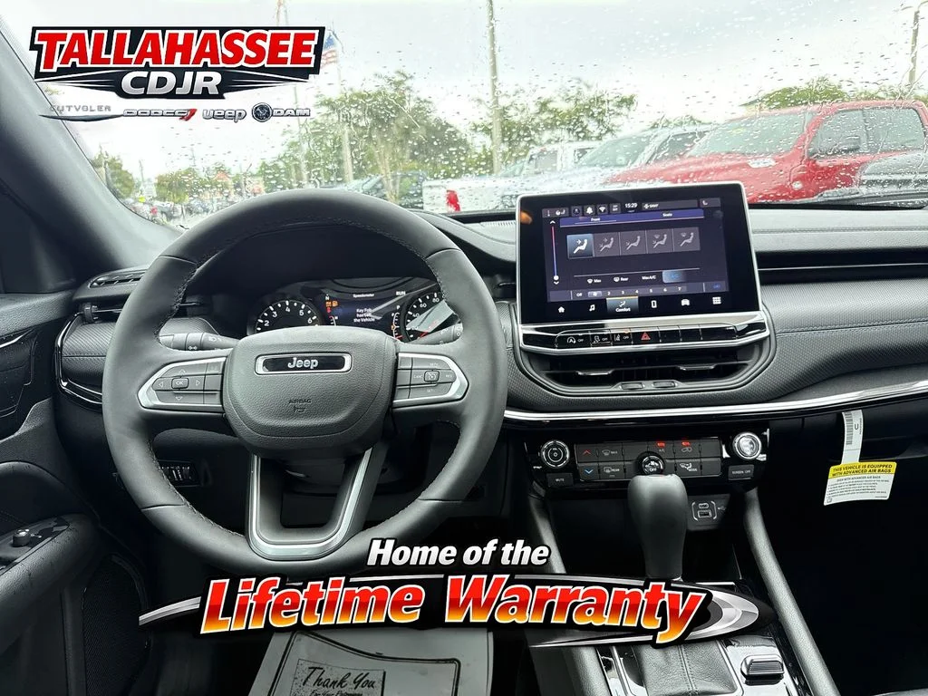 New 2026 Hydro Blue Pearl-Coat Exterior Paint Jeep Latitude image 33