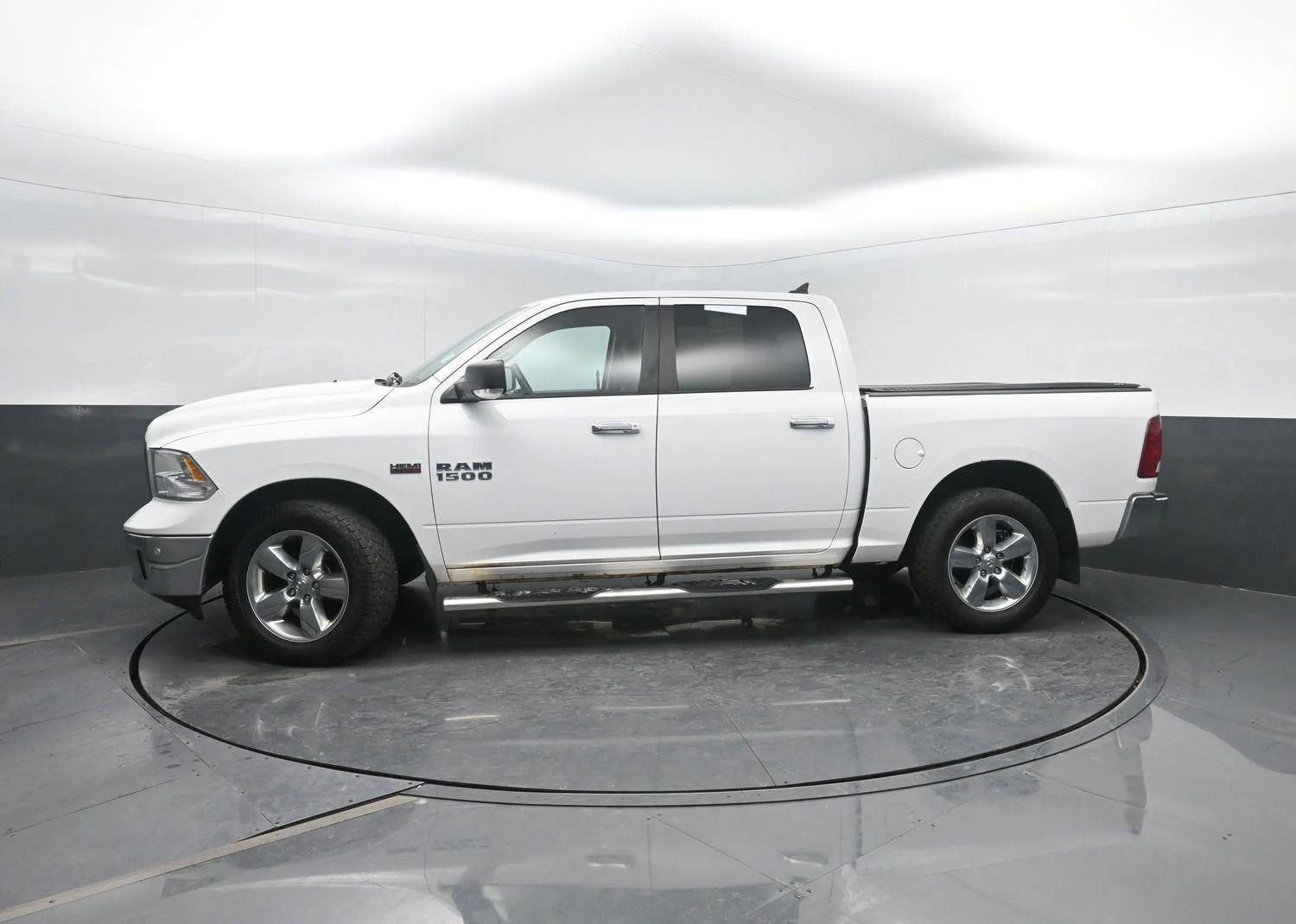 2016 RAM 1500 Big Horn 4x4 Crew Cab 5'7's photo