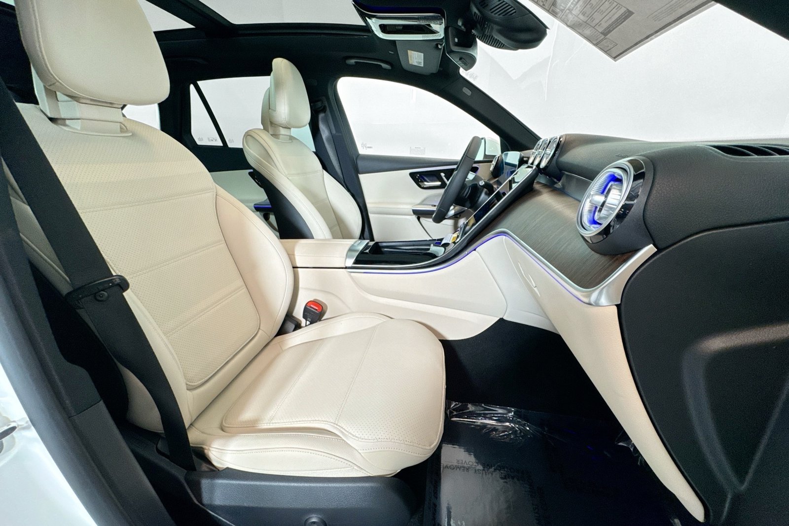 New 2026 Polar White Mercedes-Benz GLC 300 image 26