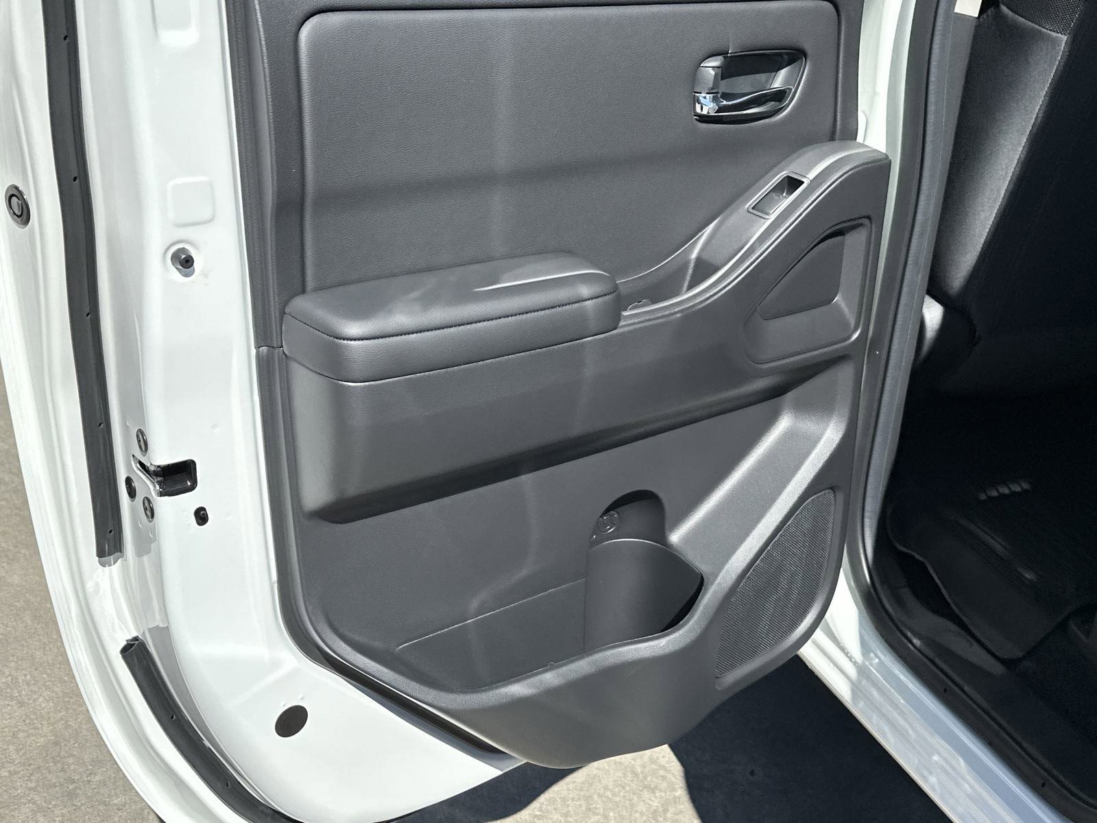 2025 Nissan Frontier SV - Photo 22