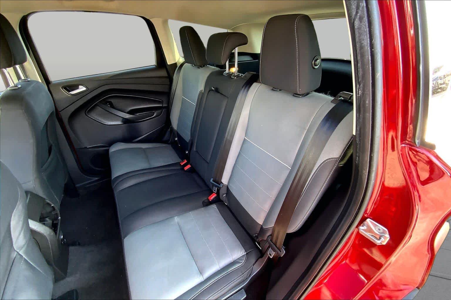 Used 2015 Ruby Red Metallic Tinted Clearcoat Ford SE image 19