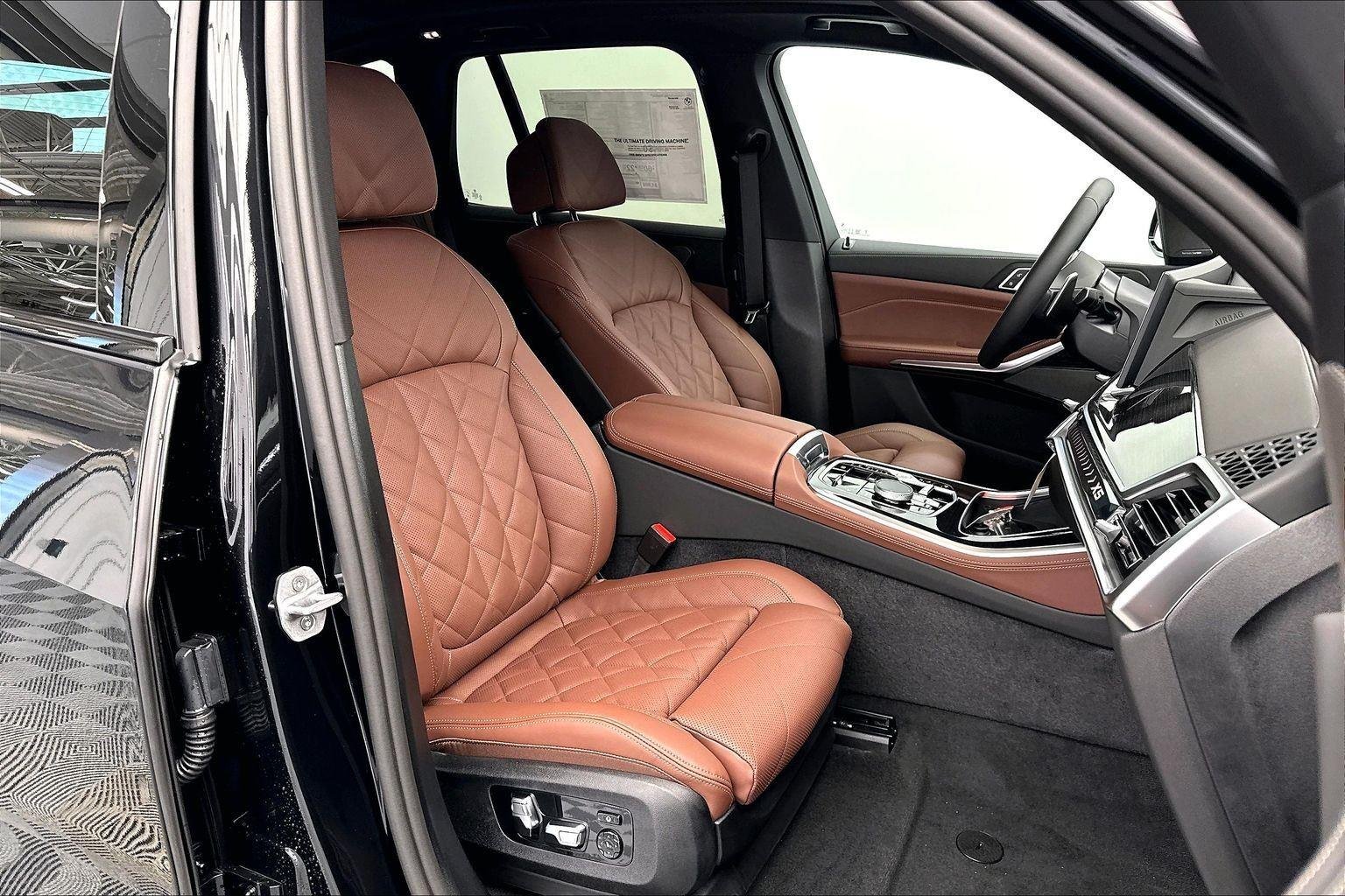 New 2026 Black Sapphire Metallic BMW xDrive50e image 35