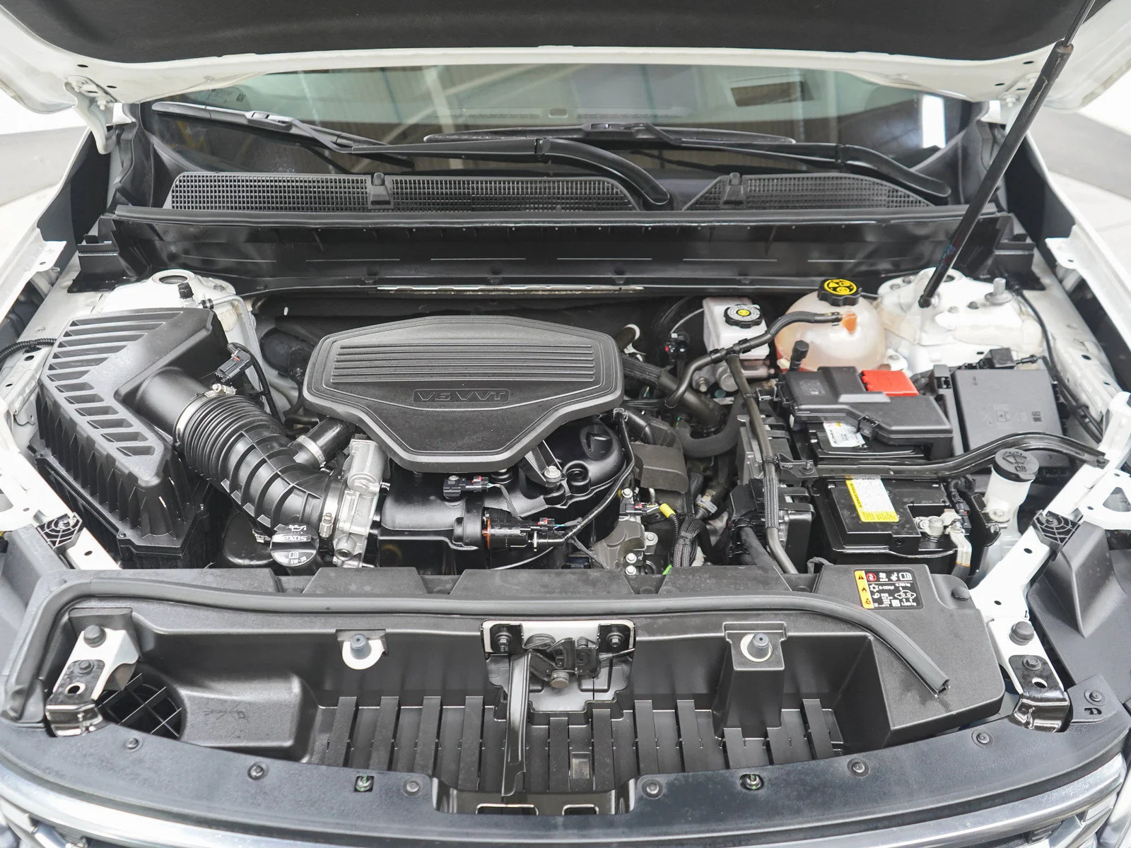 Used 2022 Summit White GMC AT4 image 30