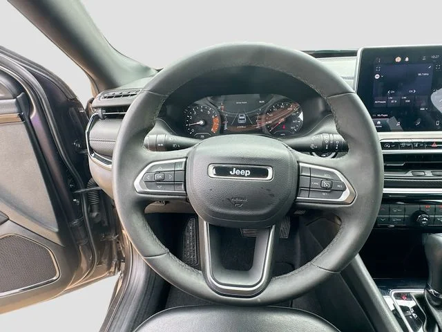Used 2023 Gray Jeep Altitude image 11
