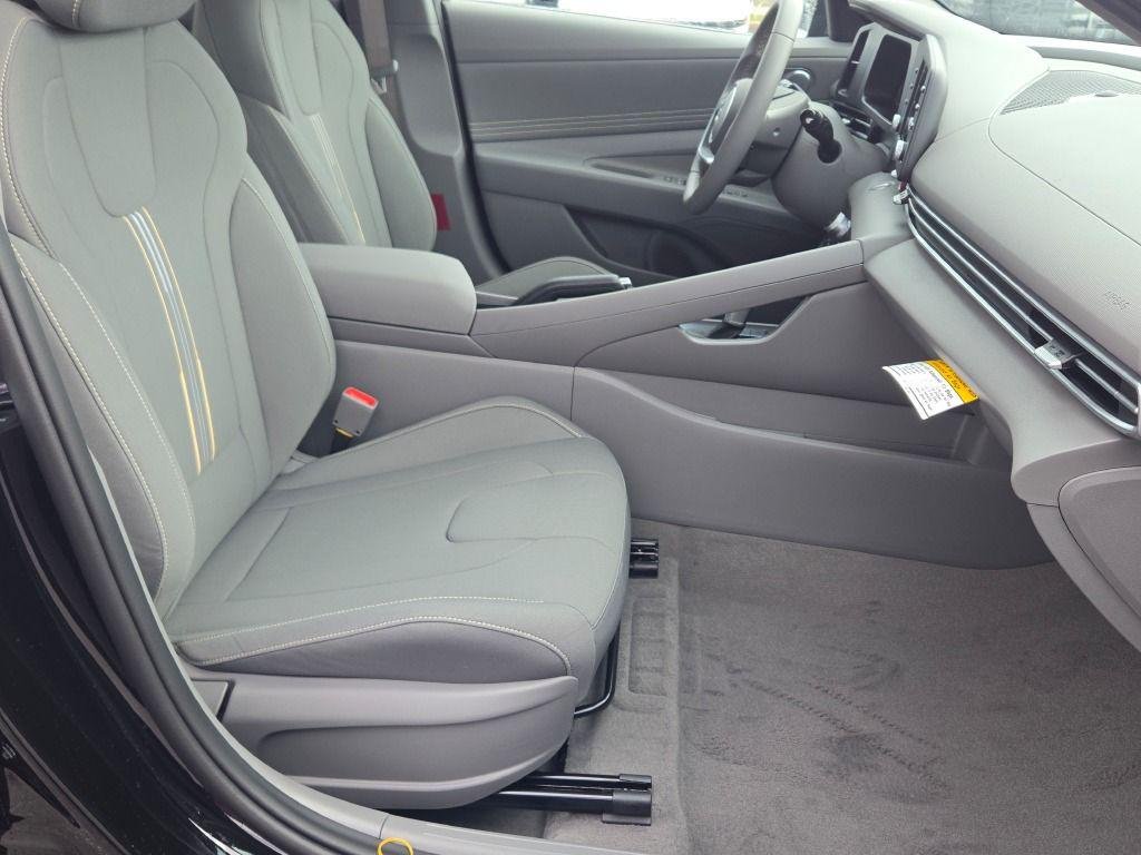 New 2026 Black Hyundai SEL Sport image 7