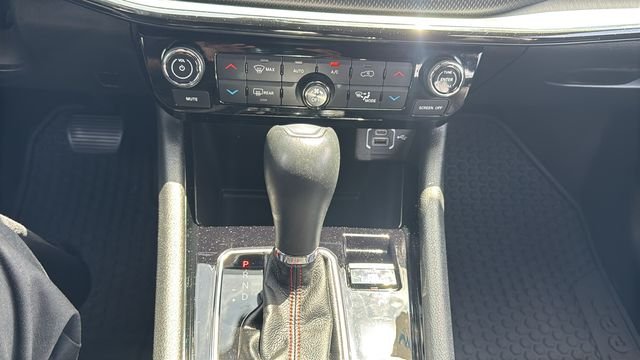Certified Used 2025 White Jeep Trailhawk image 31